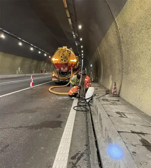 魏县隧道排水渠清淤